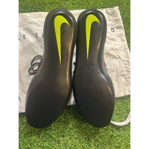 Athletic_Shoes